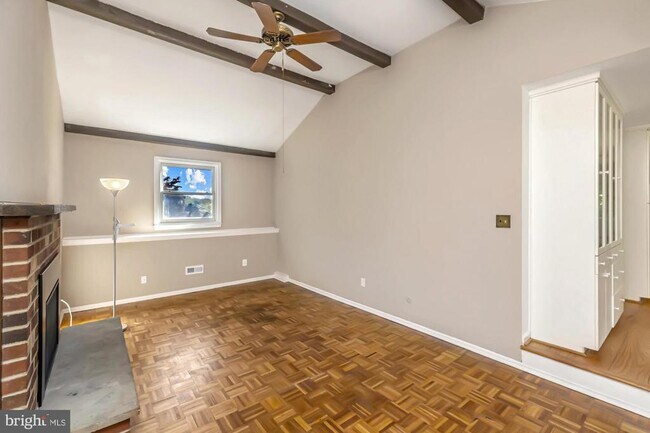 Building Photo - 60 Paul Cir