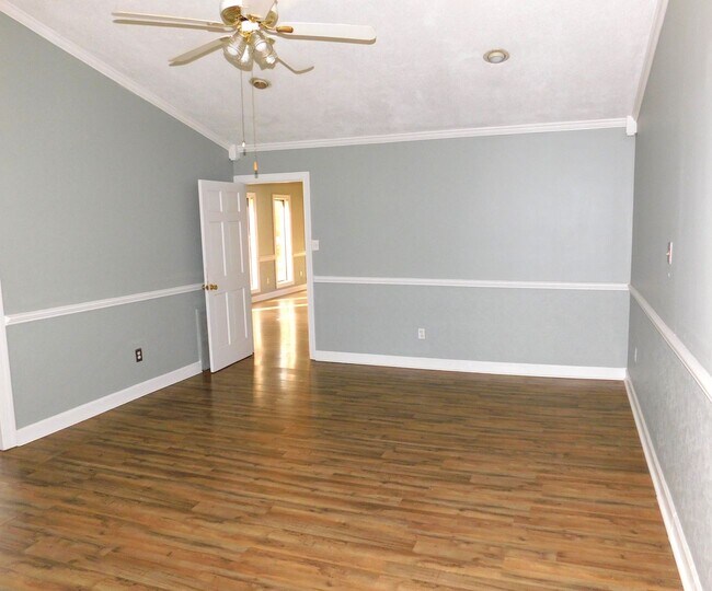 Building Photo - 2128 N Red Banks Rd
