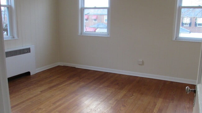 Building Photo - Beautiful Three Bedroom Home in Hamilton