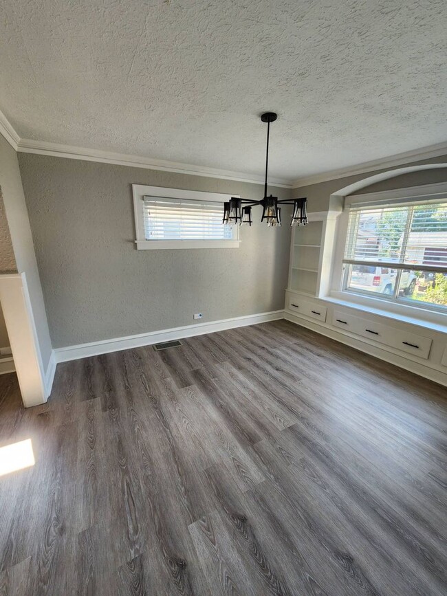Building Photo - Newly Renovated 3-Bedroom Property in Prim...