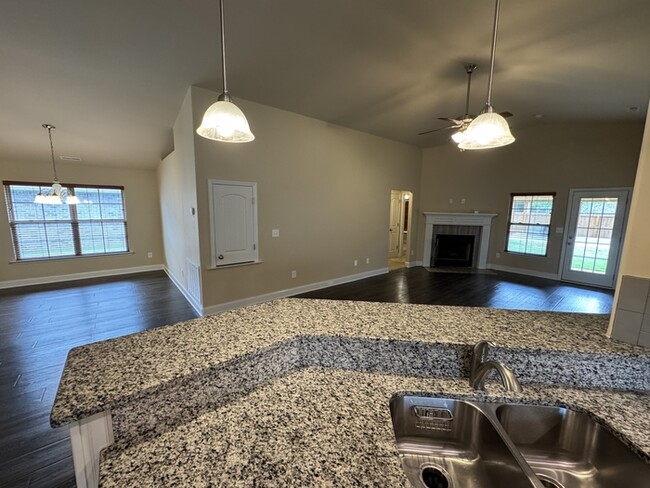 Building Photo - 2467 Bell Manor Dr SW