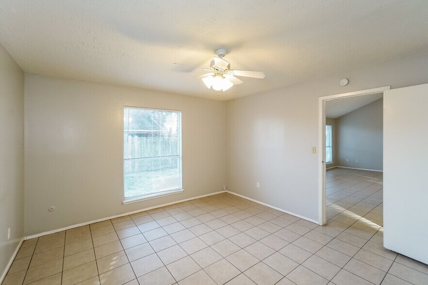 Building Photo - 7622 Millbrae Ln