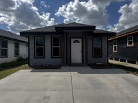 Building Photo - 512 E Los Torritos St