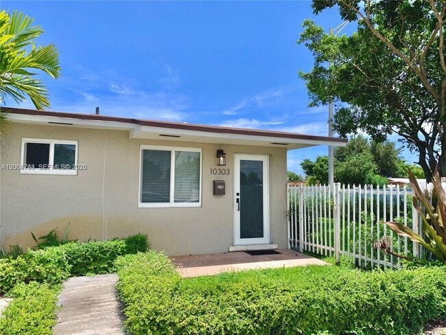 Building Photo - 10303 NW 35th Pl