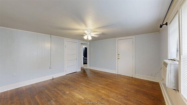 Building Photo - 303 Montclair Ave