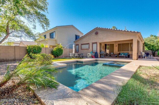 Building Photo - 2037 W Periwinkle Way