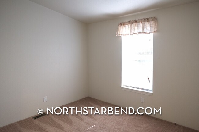 Building Photo - Updated home in Deschutes River Woods