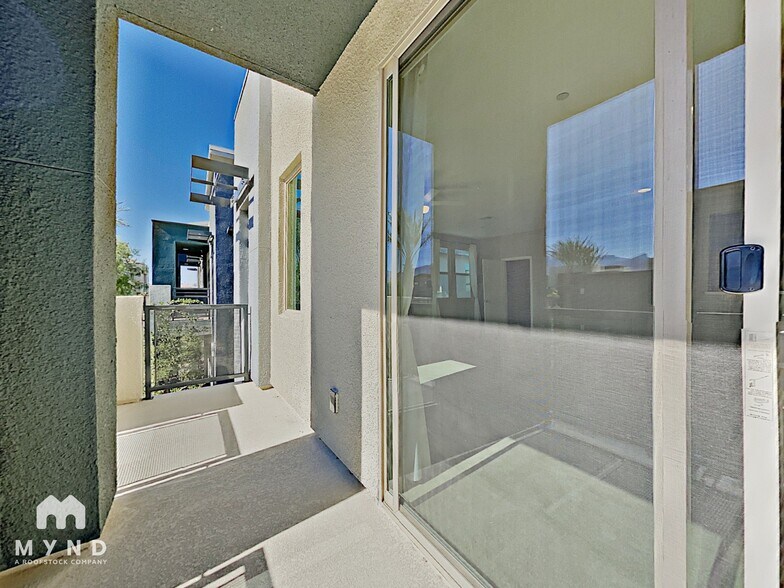 Building Photo - 1275 Ice Park St