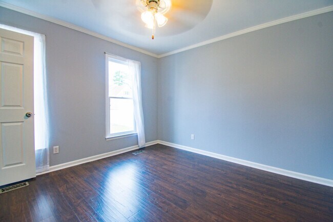 Building Photo - Available Soon! 3 Bedroom 2.5 Bathroom with Large Backyard and 2 Car Garage!