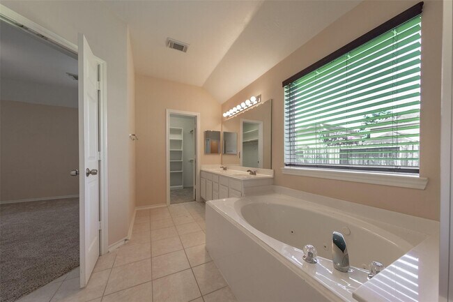 Building Photo - 24523 Rathford Ct