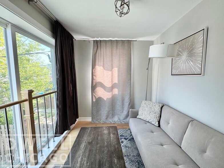 Building Photo - 2550 W Thomas St