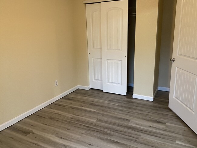 Building Photo - 716 Tall Oaks Dr