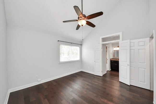 Building Photo - 742 Country Pl Dr