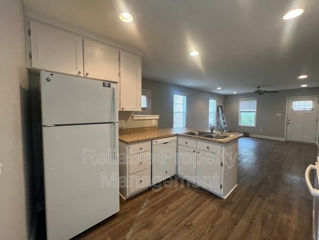 Building Photo - 115 E Kennel Ln