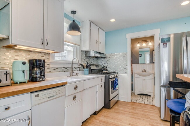 Building Photo - 127 Lawrence Ave