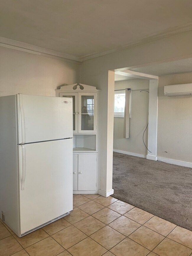 Building Photo - Charming 1B/1B Downtown Paso Robles