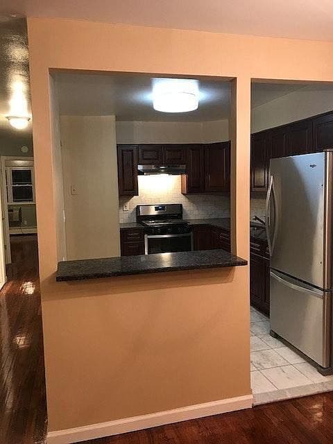 Building Photo - "Charming 3-Bedroom Oasis with 2 Full Bath...
