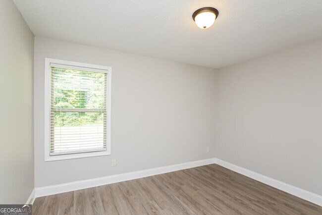 Building Photo - 1637 Deer Creek Ln