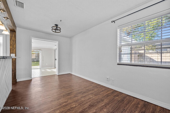 Building Photo - 1818 10th St N