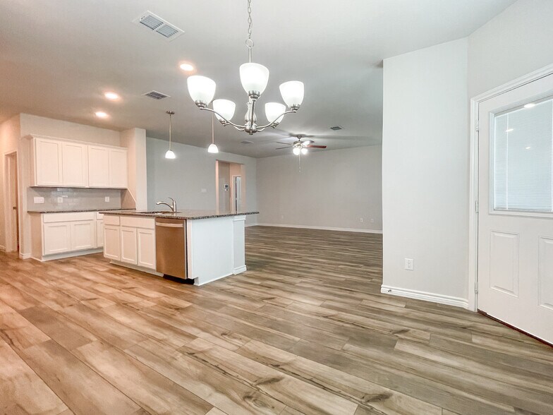 Building Photo - 5700 Foggy Lagoon Dr