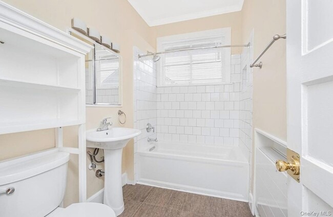 Building Photo - 409 W 261st St