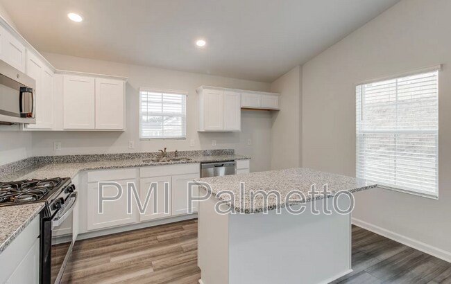 Building Photo - 700 Pink Rose Ln