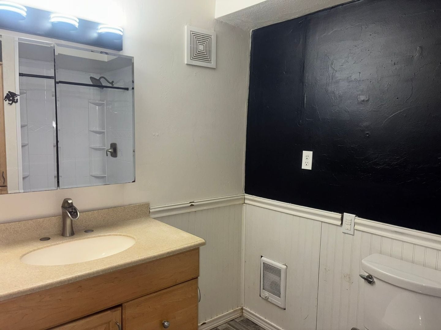 Building Photo - 803 9th Ave NW