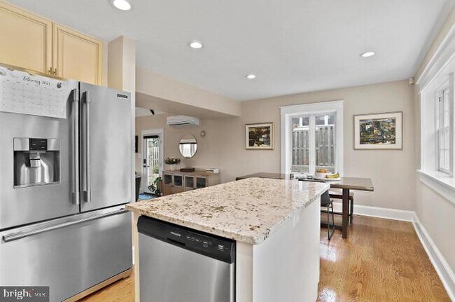 Building Photo - 2347 S Arlington Ridge Rd