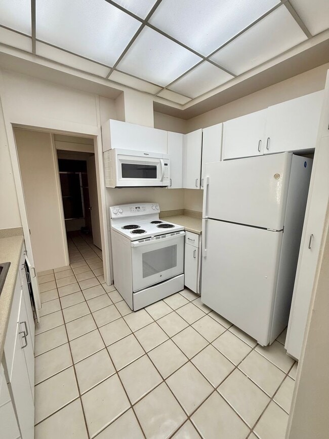 Building Photo - Kailua 3BR/2BA Condo – Resort-Style Living