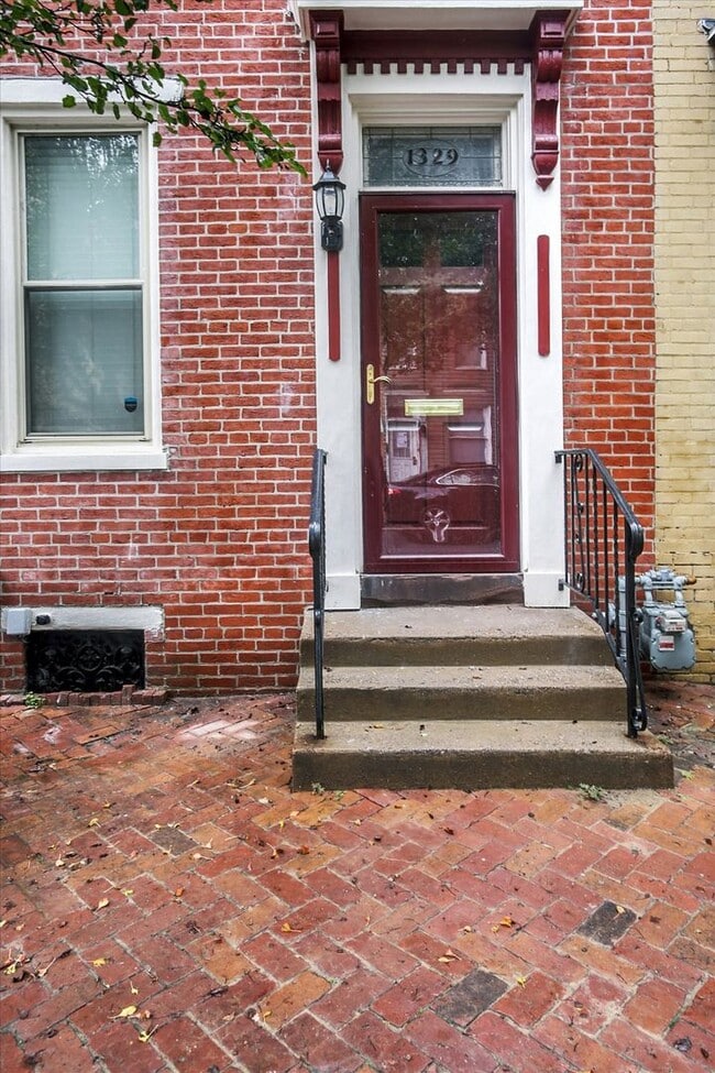 Building Photo - 1329 Green St
