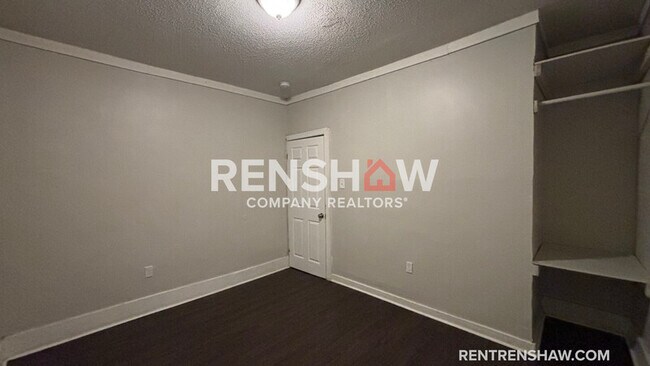 Building Photo - 689 Baltimore St