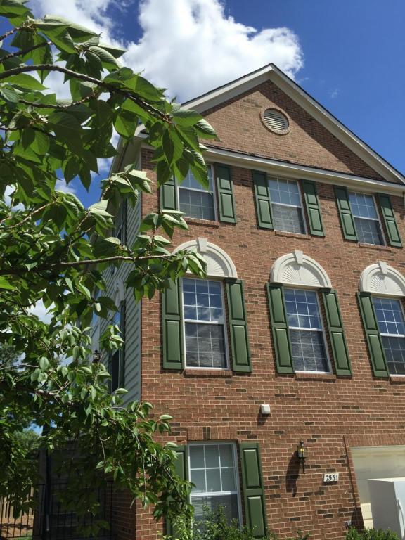 Building Photo - 2531 James Maury Dr