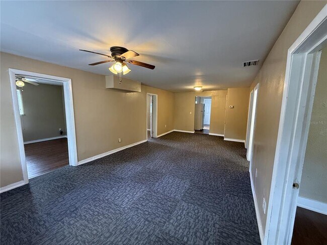 Building Photo - 314 W Crescent Dr