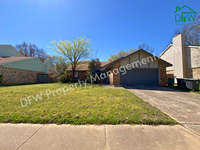 Building Photo - Charming 2-Bedroom Home with Inviting Livi...