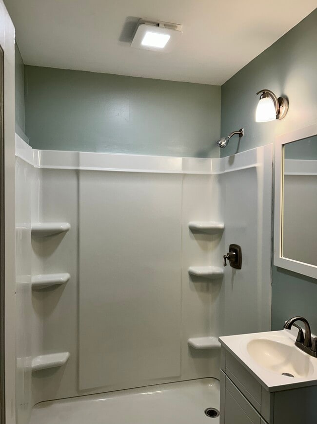 Building Photo - 940 6th St