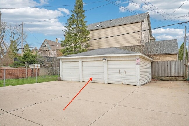 Building Photo - 1660 N Marshall St