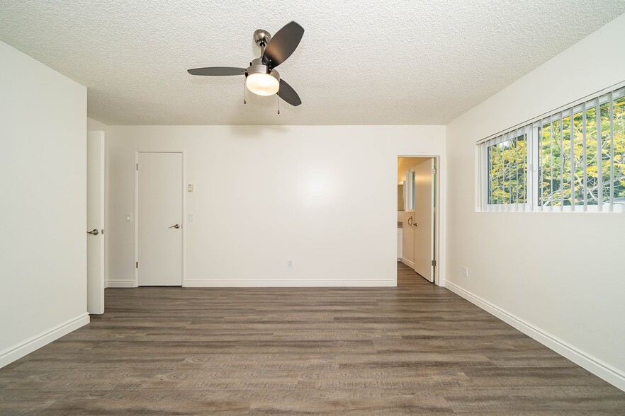 Building Photo - 1125 Meadow Lake Dr