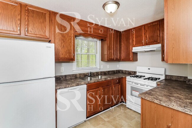 Building Photo - Enjoy living the good life in this 3 bedroom, 2 bathroom home