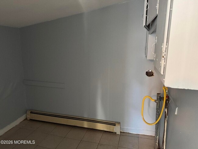 Building Photo - 811 Central Ave