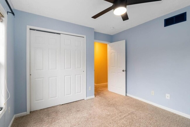 Building Photo - 5825 Crescent Ridge Dr