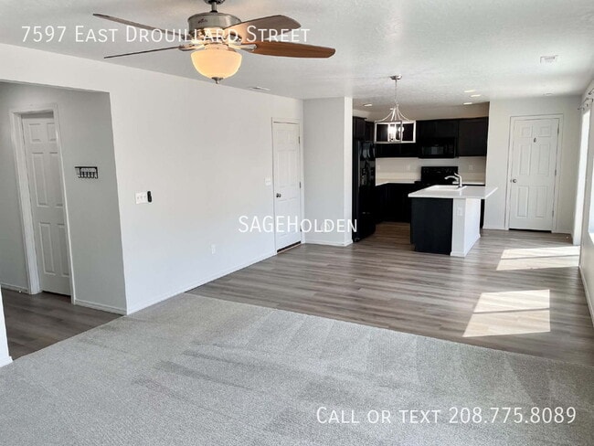 Building Photo - 7597 E Drouillard St