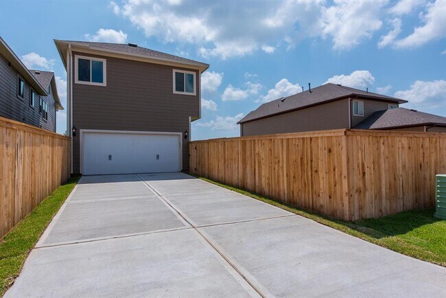Building Photo - 6011 Dark Kite Trl