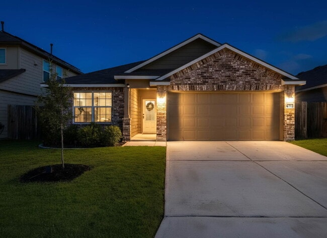 Building Photo - Charming Modern Home with Premium Amenitie...