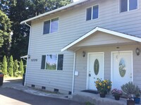 Building Photo - 3 Bdrm/2.5 Bath Townhome Style Duplex - Av...