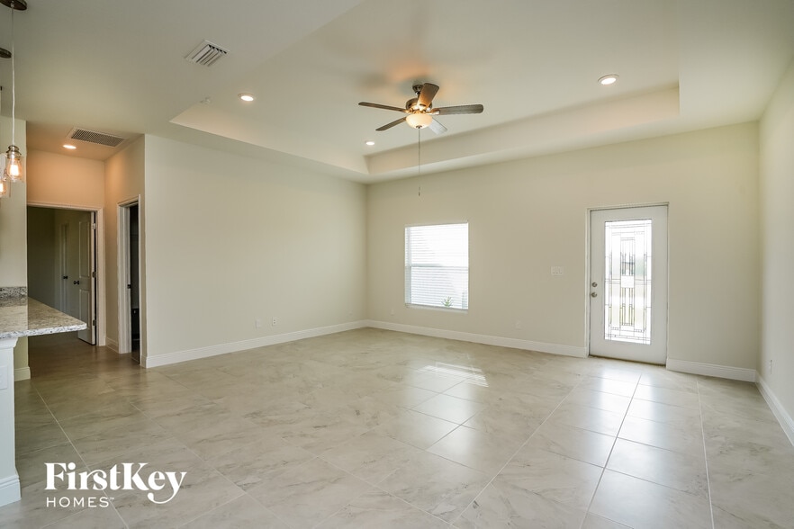 Building Photo - 1421 NW 11th Terrace