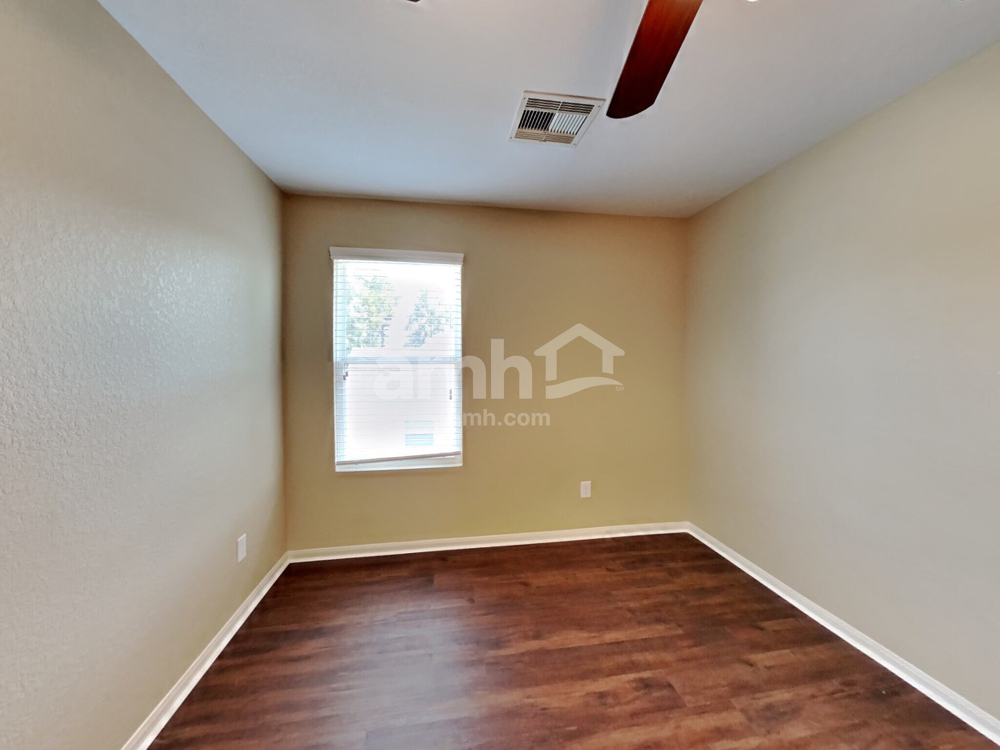 Building Photo - 9928 Grebe Dr