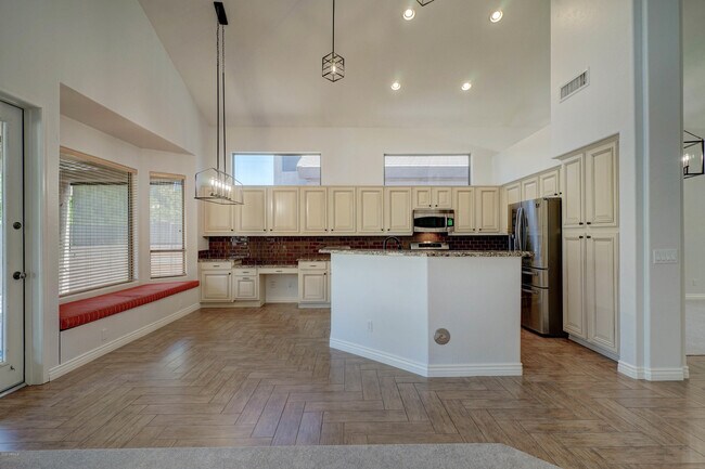 Building Photo - 6410 E Carolina Dr