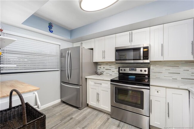Building Photo - 10310 S Ocean Dr