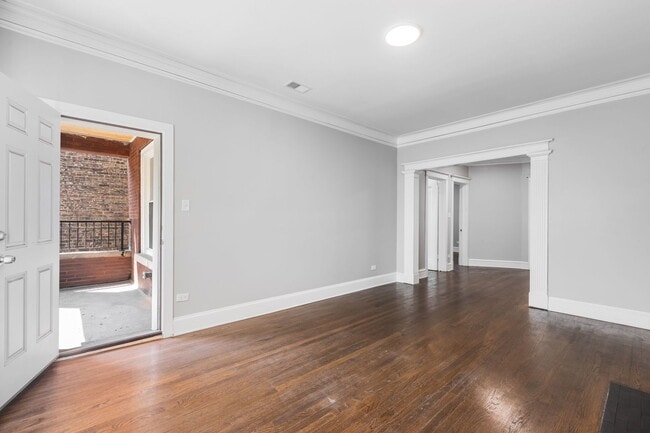 Building Photo - 5724 S King Dr