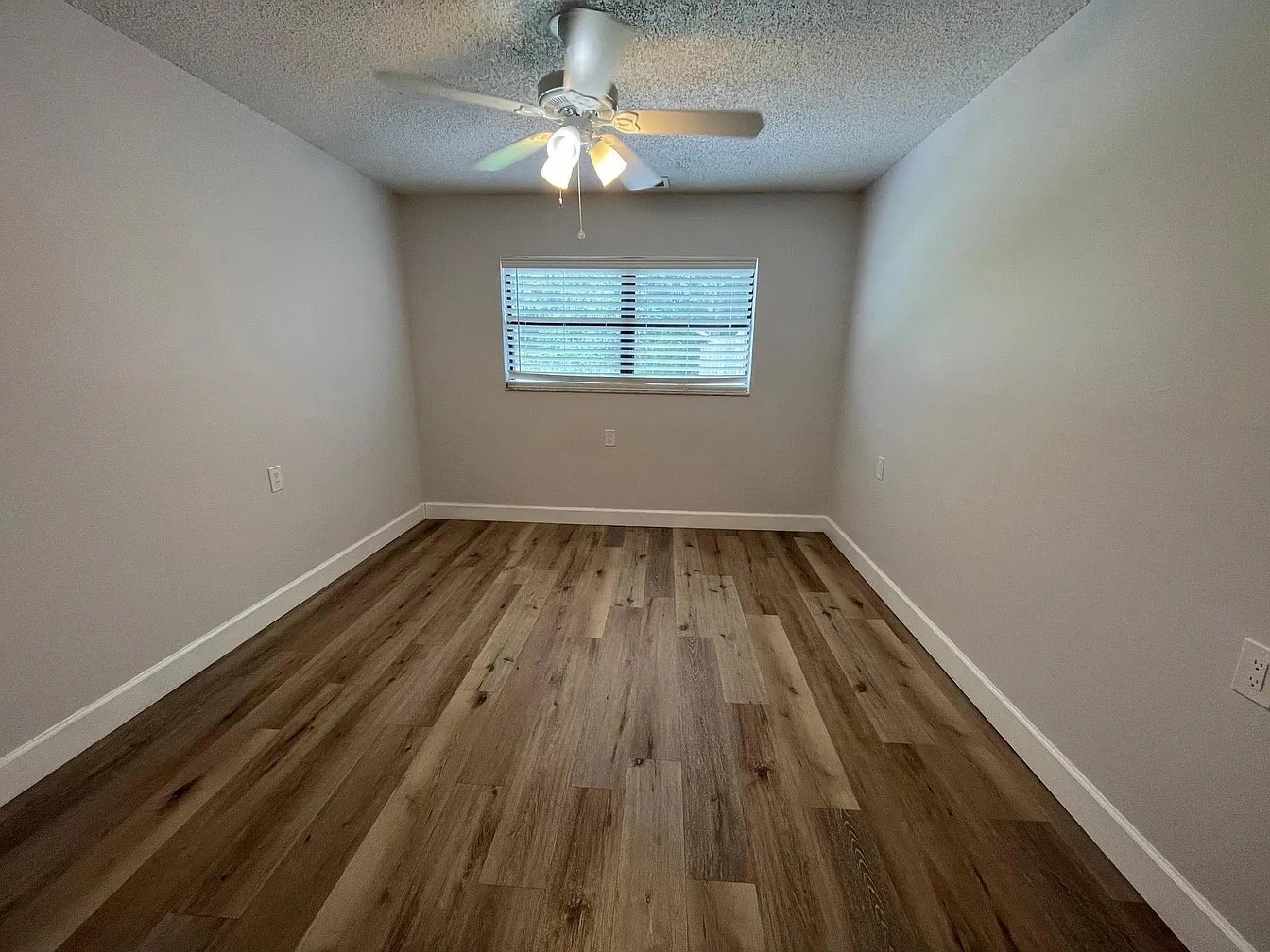 Building Photo - 6562 Redwood Oaks Dr